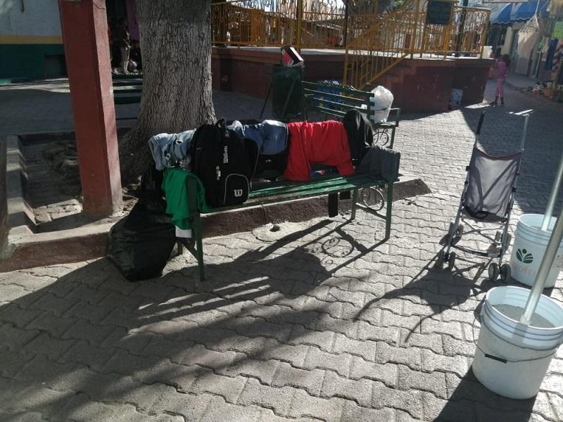 Presencia de migrantes afecta turismo en el Mercado Zaragoza, locatarios pidieron retirarlos (video)