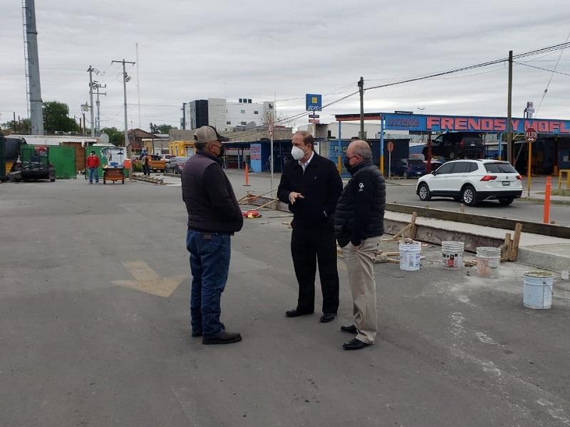 Supervisan vialidades alrededor de Walmart para que no se afecte la circulaci&oacute;n cuando inicie