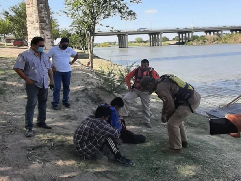 Aseguran a dos menores migrantes cuando intentaban cruzar a EUA por el río Bravo, tres polleros fueron detenidos
