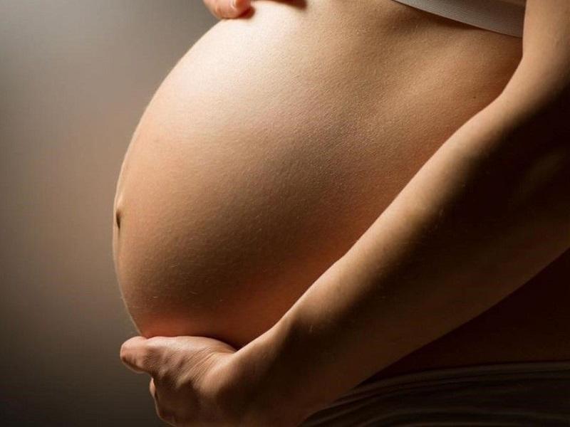 Vacunas antiCovid de Pfizer y Moderna son seguras para embarazadas, según estudio