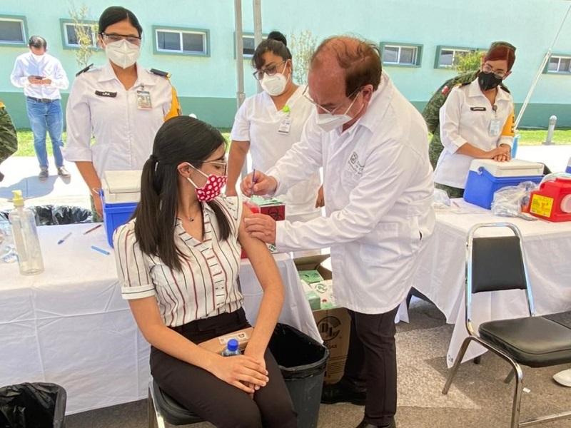 Ha vacunado Coahuila a 54 mil 944 integrantes del personal docente