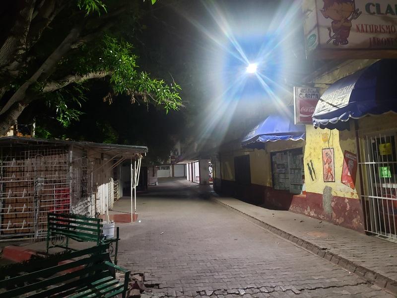 Instalan l&aacute;mparas LED en el mercado Zaragoza a solicitud de locatarios, pondr&aacute;n dos m&aacute;s (video)