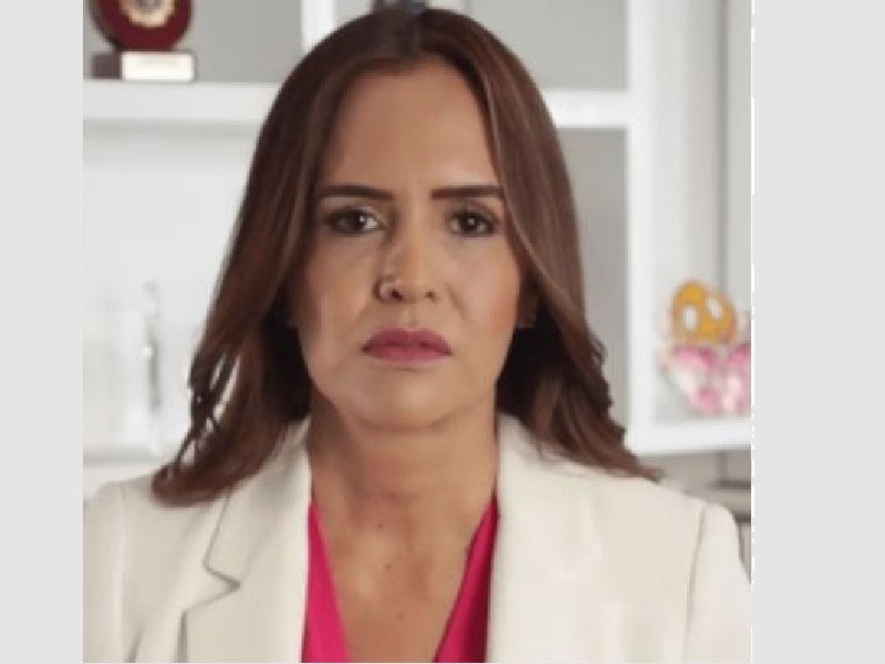 Clara Luz Flores pide perd&oacute;n por negar que conoc&iacute;a a Keith Raniere (video)