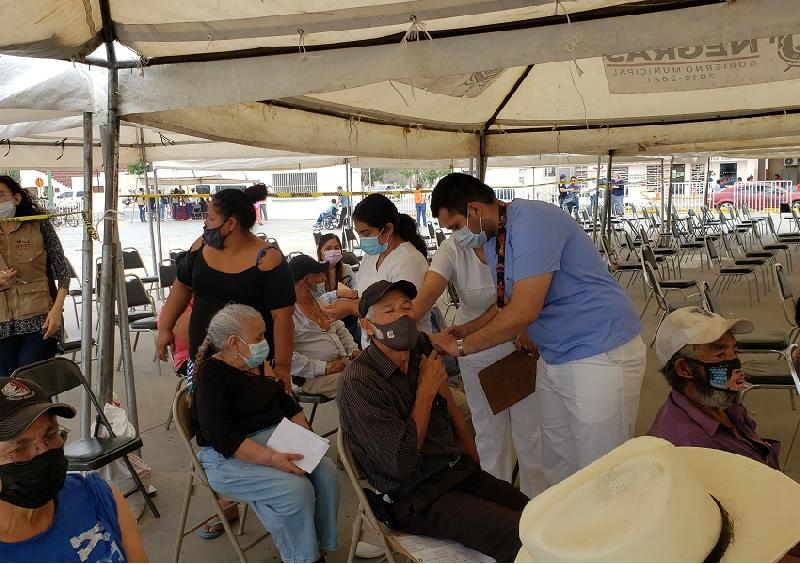 Aplican 275 vacunas de segundas dosis de Covid a adultos mayores de 60 años que estaban rezagados (video)