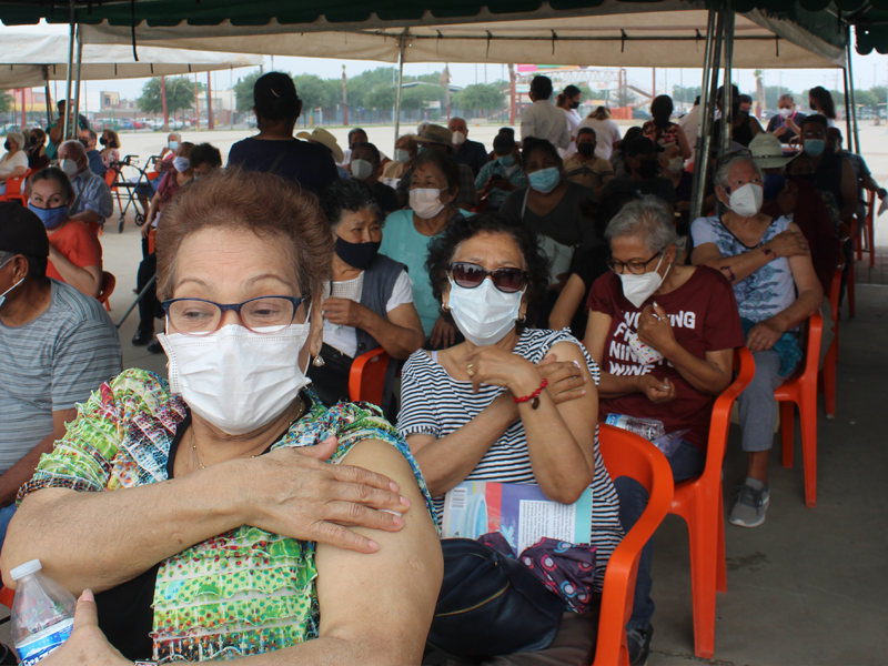 Con una hora de retraso inicia aplicaci&oacute;n de la segunda dosis de vacuna antiCovid en Acu&ntilde;a