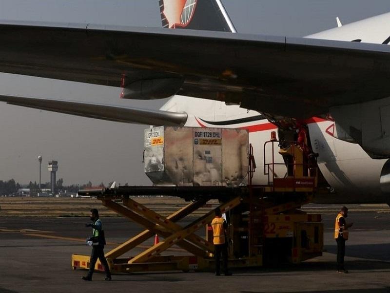 Llega a M&eacute;xico nuevo lote con 585 mil vacunas contra el COVID-19 de Pfizer/BioNTech 