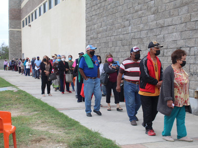 Reubican m&oacute;dulos de aplicaci&oacute;n de vacuna antiCovid por mal clima en Acu&ntilde;a (video)