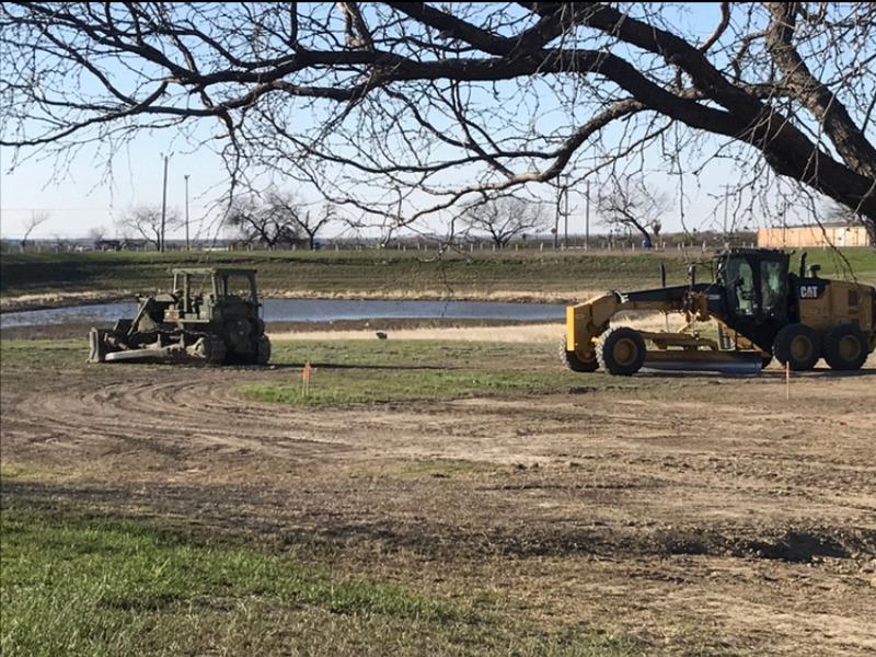 Estiman que en seis meses terminen el anfiteatro en el parque del Lago del condado de Maverick