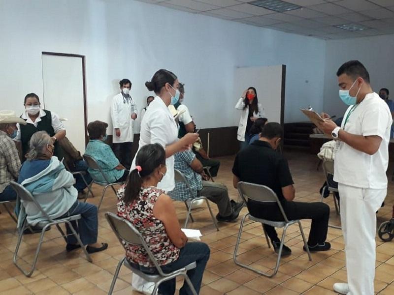 Vacunan contra el COVID-19 a 3 mil 138 adultos mayores de 60 a&ntilde;os en segunda jornada en zona rural del norte de Coahuila 