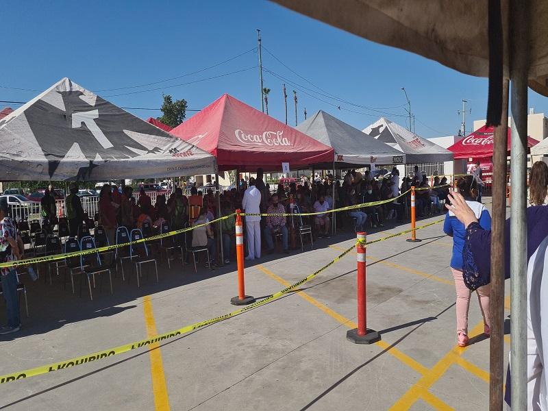 Supervisa delegado federal m&oacute;dulos de vacunaci&oacute;n en la regi&oacute;n norte, pide inmunizarse