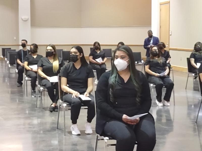 Se realizó la graduación de 40 asistentes de enfermería becados por la ciudad de Eagle Pass (video)
