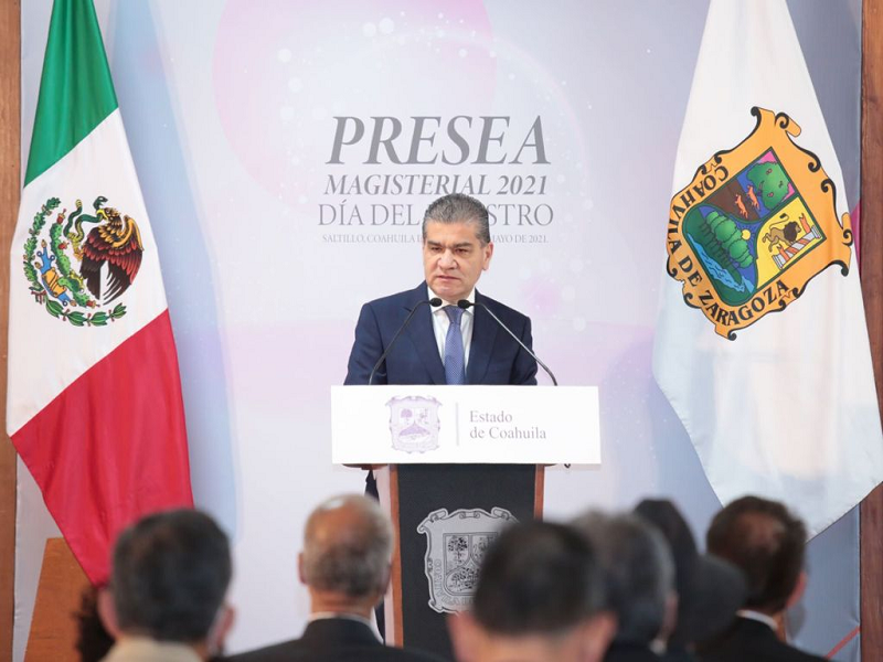 Reconoce MARS a maestros como fuente del desarrollo de Coahuila, entrega Presea por 30, 40 y 50 a&ntilde;os de servicio