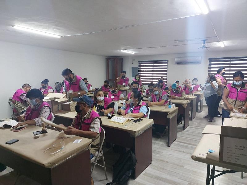 Realizan conteo y sellado de las 259 mil 203 boletas del Distrito Uno