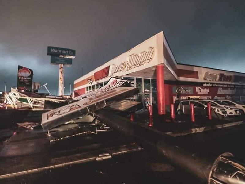Tormenta causa severos destrozos en Nuevo Laredo, cierran aeropuerto
