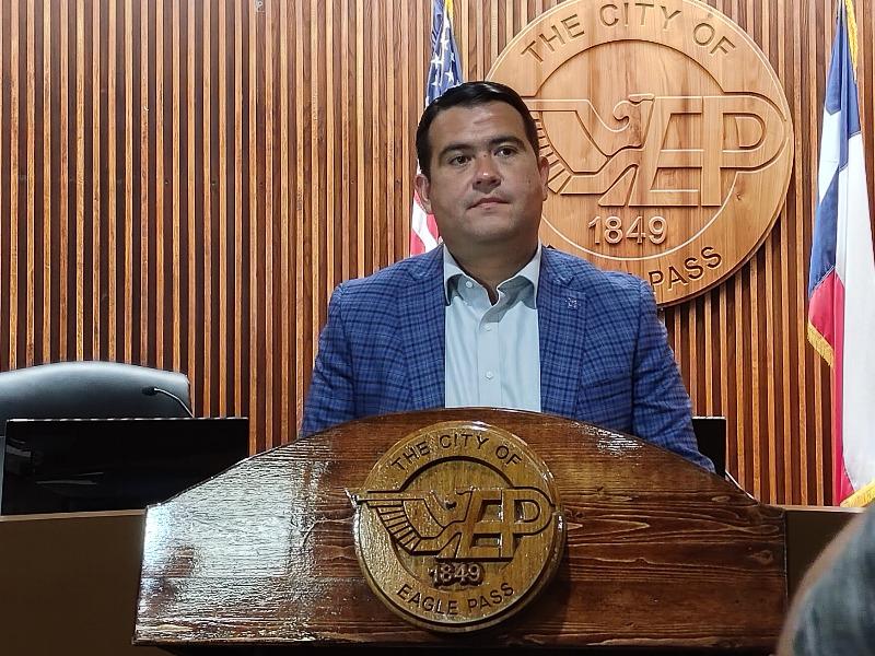 Reapertura de puentes al cruce de turistas mexicanos podr&iacute;a definirse en reuni&oacute;n de Kamala Harris con AMLO en junio: Mayor de Eagle Pass 