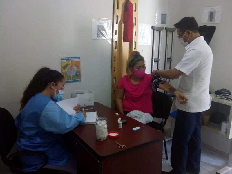 Nigropetenses aprovechan reapertura de dispensarios m&eacute;dicos, acuden a consultar: Director de Salud Municipal