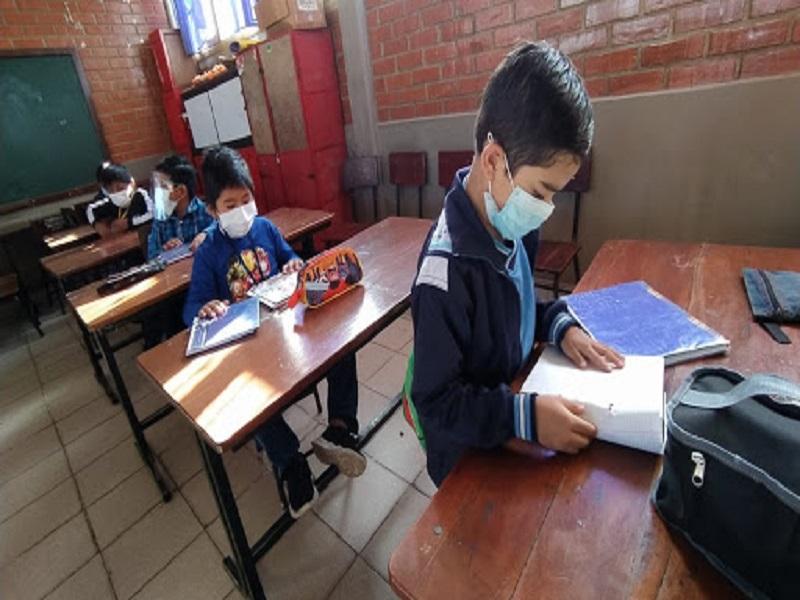 Lanza Coahuila licitación para compra de 186 mil uniformes escolares