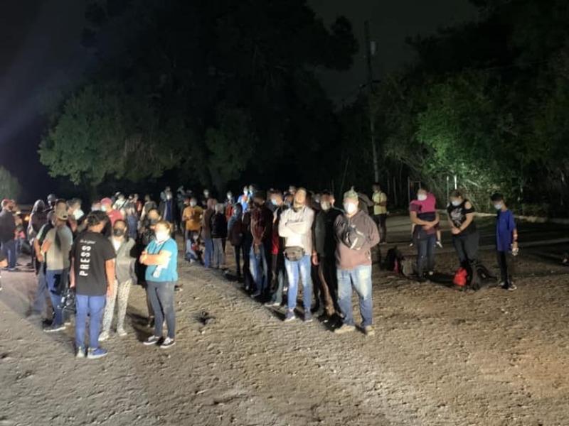 Detienen a un grupo de 118 indocumentados que cruzaron el río Bravo a media noche