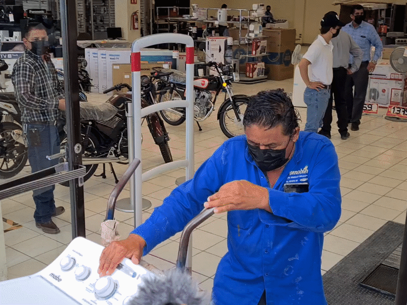 Desalojan por adeudo de 2.5 millones de pesos a muebler&iacute;a en el sector Las Fuentes