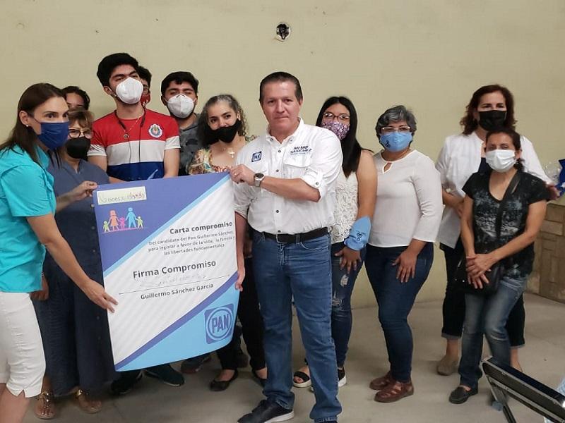 Firma Memo S&aacute;nchez 21 compromisos para el 2021 con las sociedad civil organizada en favor de la vida y la familia