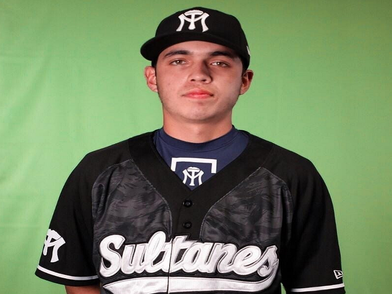 Firma estudiante del CECYTE Morelos con Sultanes de Monterrey