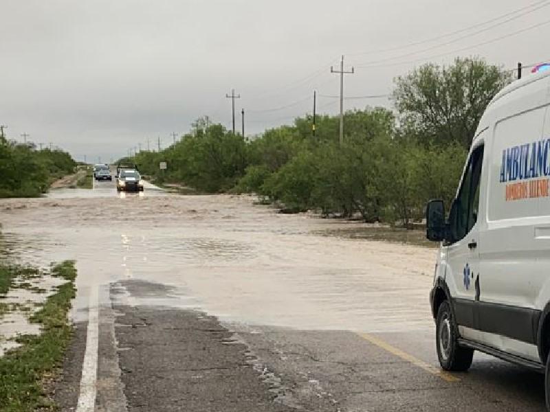 Reabren carretera Allende-Villa Unión, cerrada por escurrimientos de agua tras fuerte tormenta