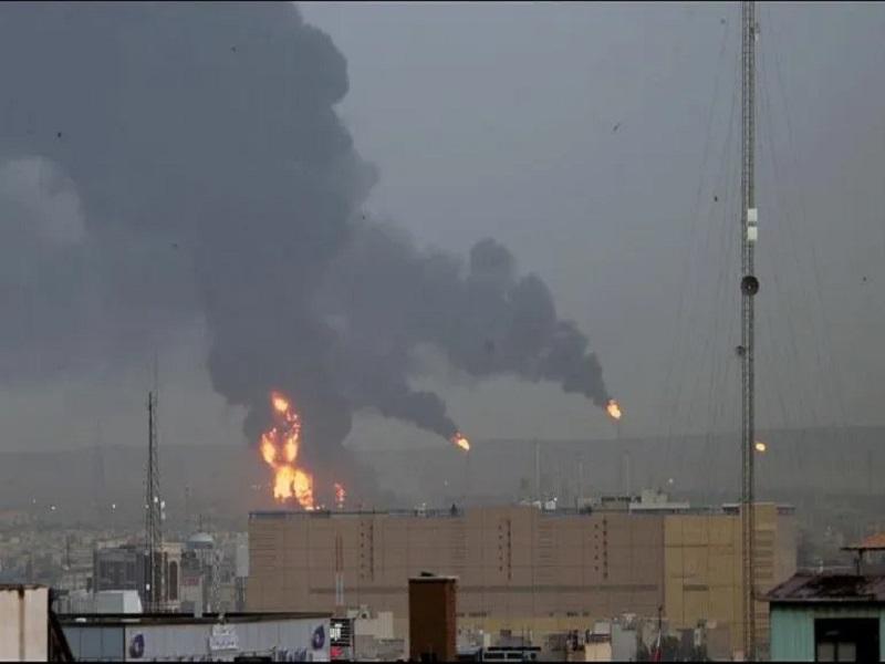 Estalla fuerte incendio en refinería al sur de Teherán