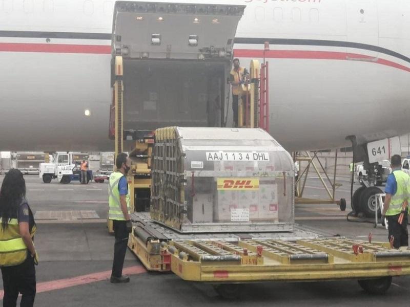 Llega a M&eacute;xico nuevo lote con 585 mil dosis antiCovid de Pfizer/BioNTech