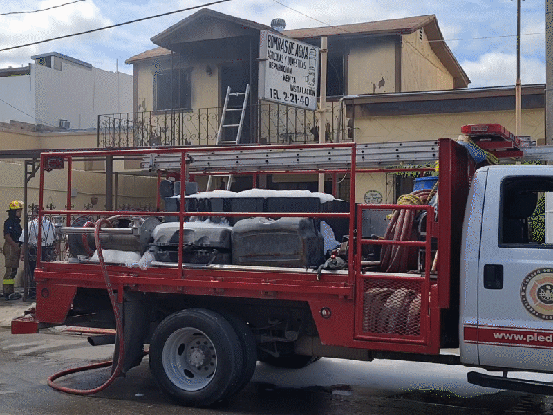 Mueren dos mascotas en voraz incendio de una vivienda en el centro de Piedras Negras