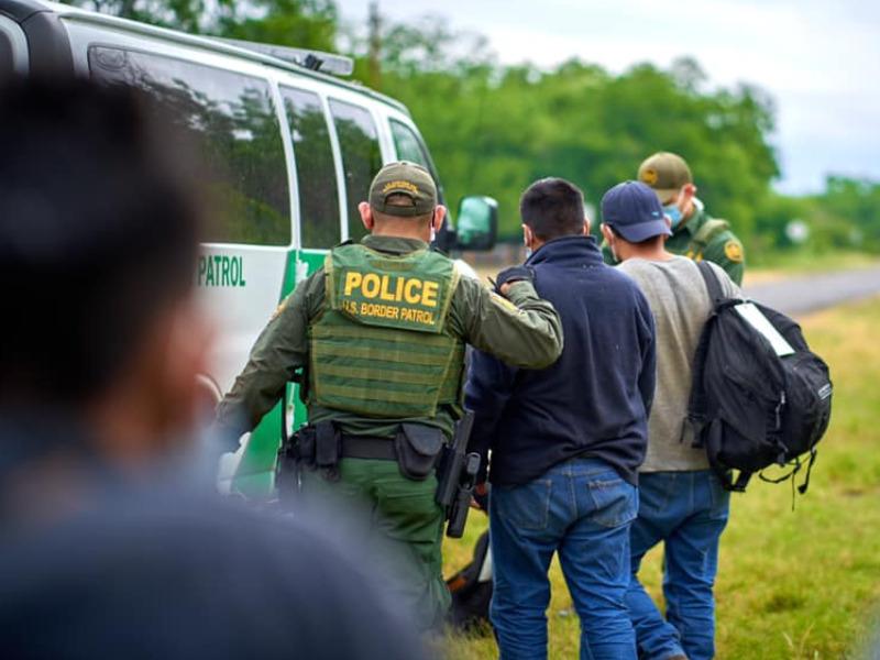 Deportar&aacute;n a 300 indocumentados por d&iacute;a desde Eagle Pass hacia sus pa&iacute;ses de origen