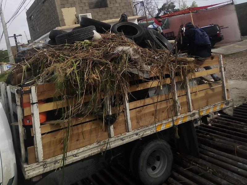 Para prevenir problemas de inundaciones, municipio retira de los arroyos la basura y escombro que arrastr&oacute; la tormenta