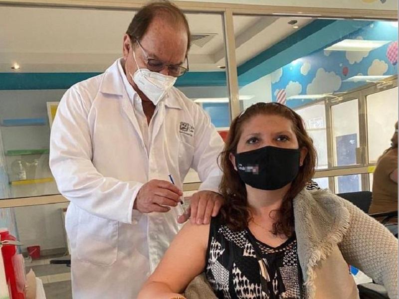 Aplican vacuna COVID a coahuilenses con esclerosis m&uacute;ltiple