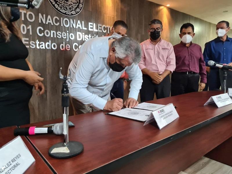 Entregan acta de mayor&iacute;a a Br&iacute;gido Moreno como diputado federal electo