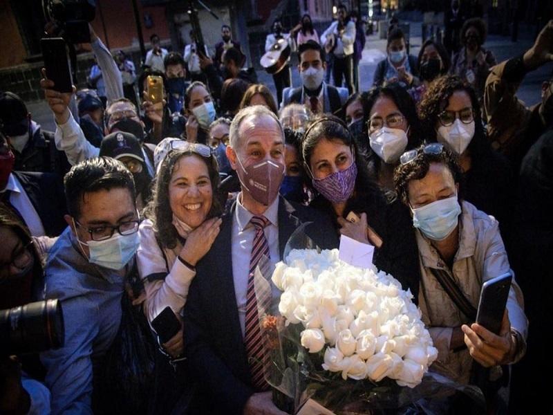 Con mariachi y pastel despiden a L&oacute;pez-Gatell tras fin de conferencias sobre COVID-19