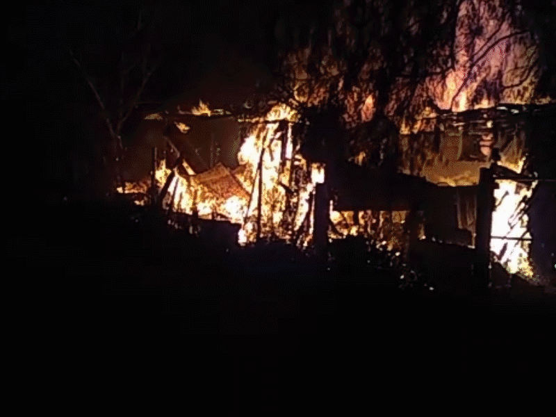 Voraz incendio consume vivienda en Piedras Negras, familia resulta ilesa 