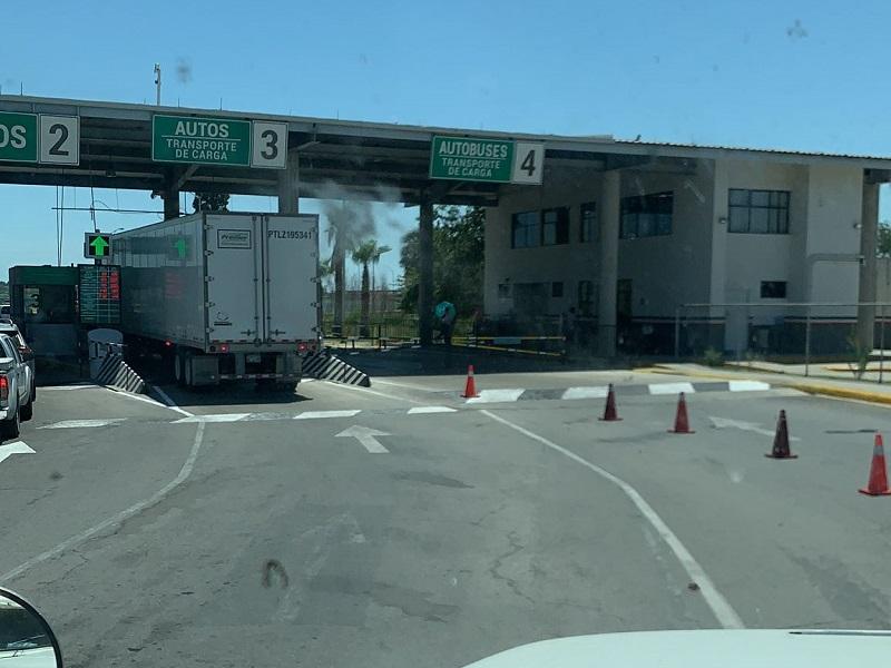 Los domingos no est&aacute; habilitada la caseta ni el carril exclusivo para camiones en el Puente Dos, se quejan transportistas