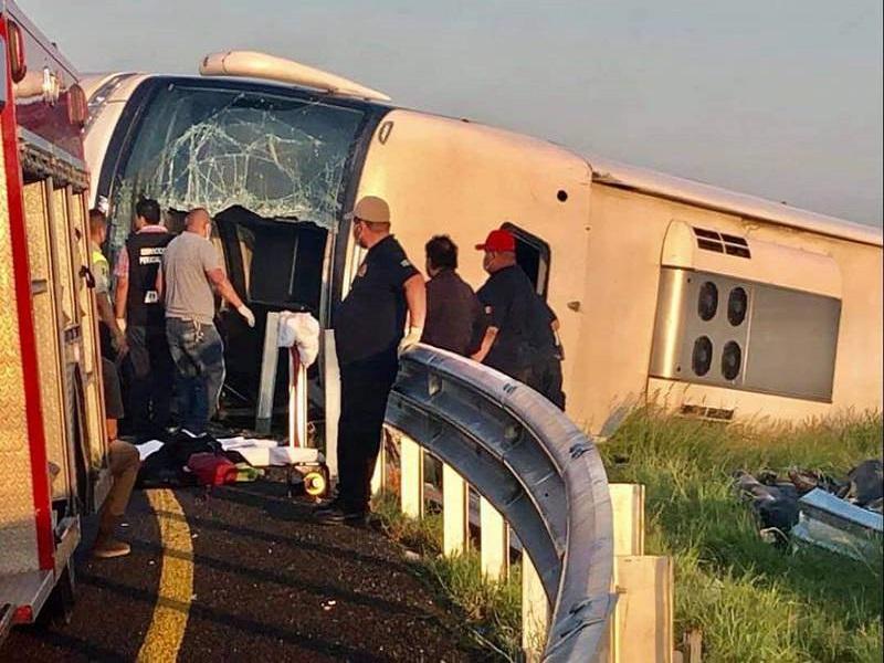 Sube a 12 la cifra de muertos por trágica volcadura de autobús de pasajeros en Reynosa