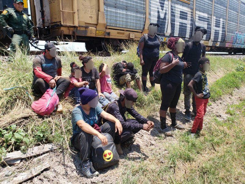 La Patrulla Fronteriza sigue detectando a indocumentados que viajan ocultos en el tren