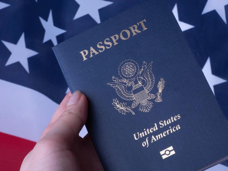 Aumentan trámites de pasaporte americano en oficina del Condado de Maverick, más familias buscan salir de vacaciones 