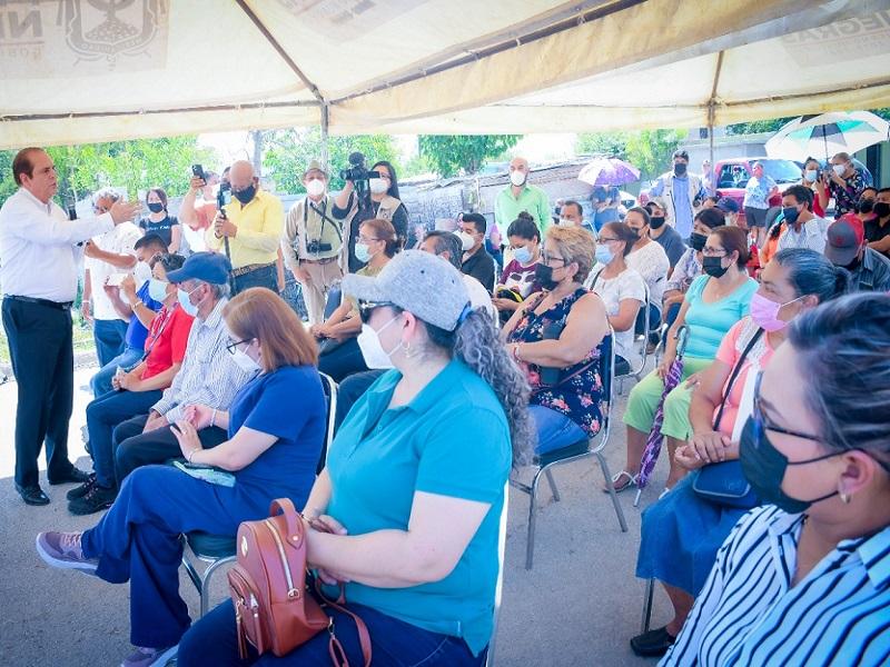 Claudio Bres y Enrique Mart&iacute;nez refrendan compromiso de entregar escrituras a vecinos de la colonia L&aacute;zaro C&aacute;rdenas