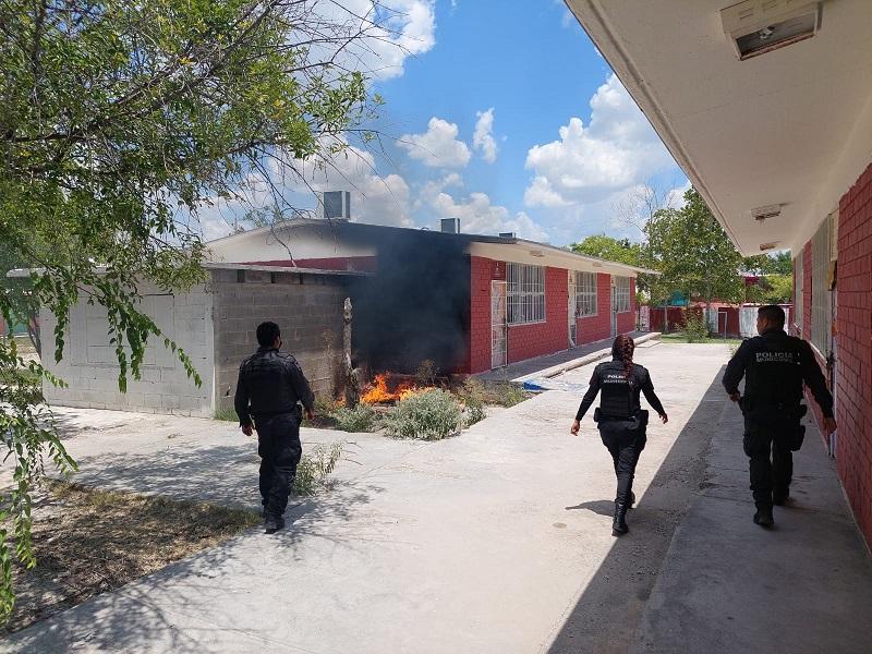 Moviliza a autoridades incendio en primaria de Piedras Negras