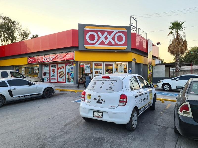 Con arma blanca asaltan tienda de conveniencia en Piedras Negras