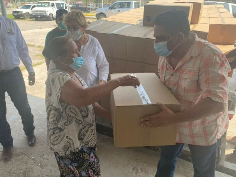 Alcalde de Morelos entrega despensas donadas por Constellation Brands a familias vulnerables