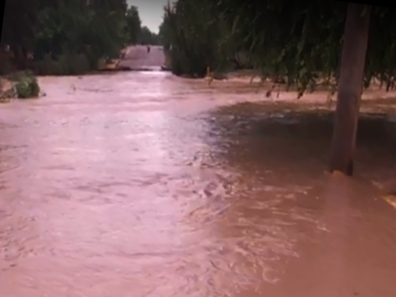 Ejidos de Jim&eacute;nez est&aacute;n incomunicados por crecida en arroyos (video)