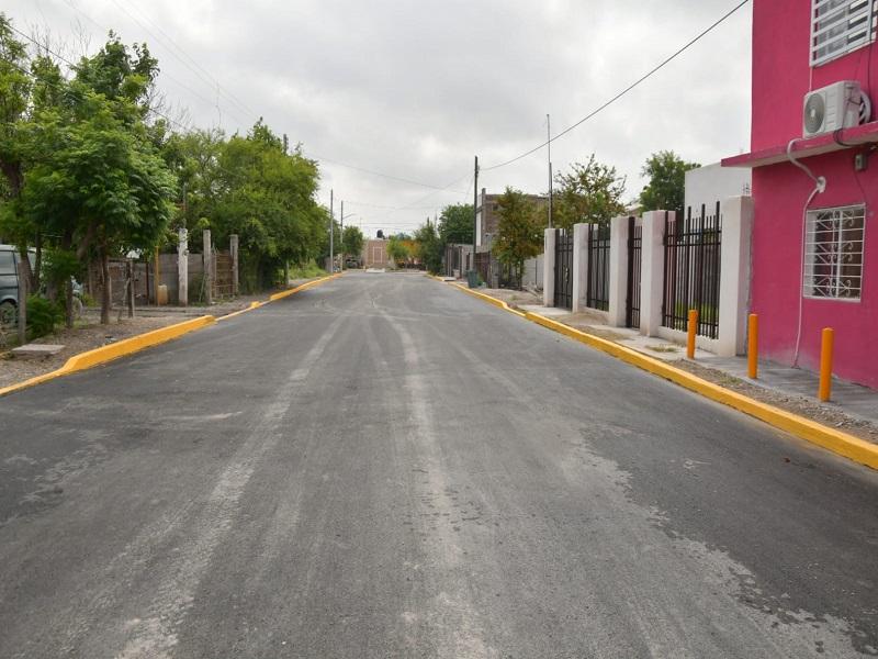Alcalde de Nava entrega pavimentación de la calle Yucatán