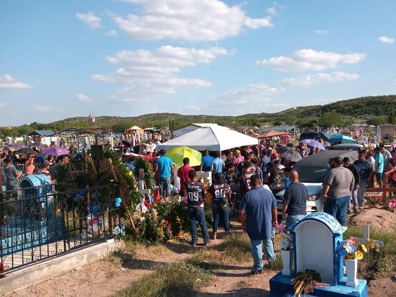 Familiares y amigos dan el &uacute;ltimo adi&oacute;s a Sa&uacute;l, colaborador de noticias asesinado en Acu&ntilde;a