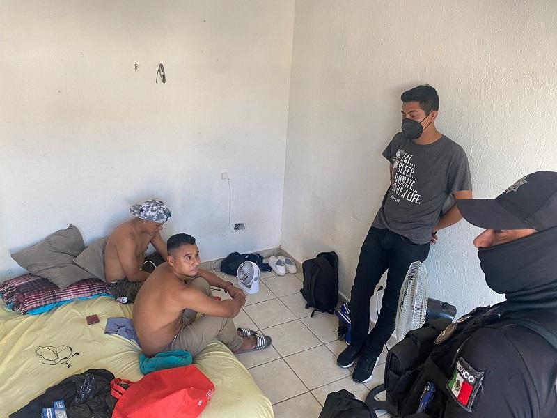 Aseguran a migrantes en un domicilio en la colonia Acoros 2