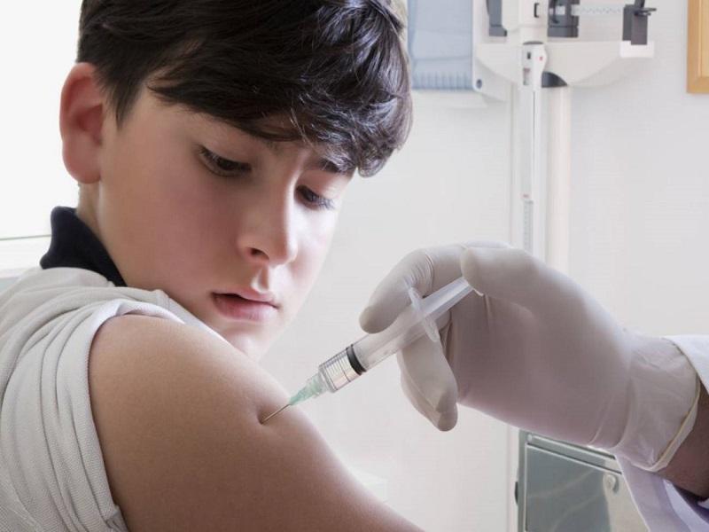 Menores de entre 12 a 17 años tendrán las mismas contraindicaciones para vacunarse contra el COVID-19 que los adultos (video) 
