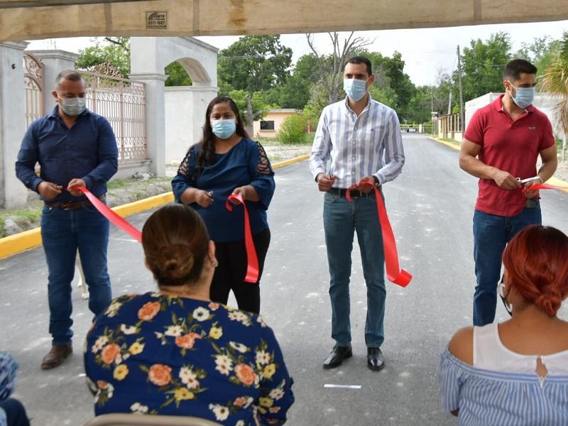 Entrega alcalde de Nava pavimentaci&oacute;n de una cuadra en calle Ju&aacute;rez