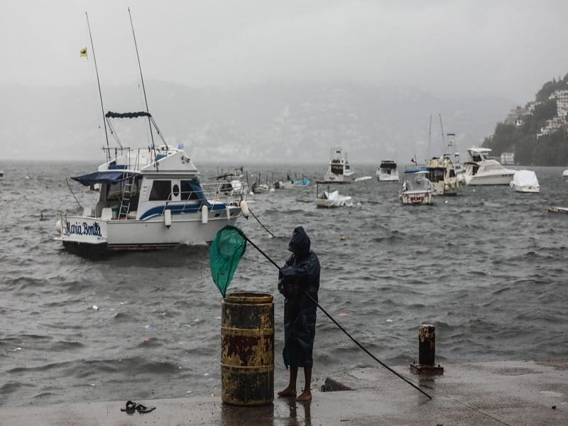 Enrique se debilita a tormenta tropical frente a las costas de Jalisco y Nayarit